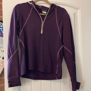 “Vintage” athlete running fleece